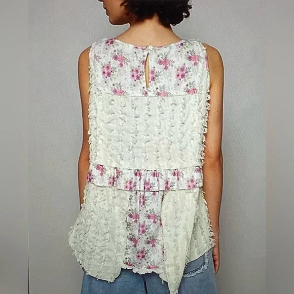 POL Floral Textured Sleeveless Top - Picture 3 of 5